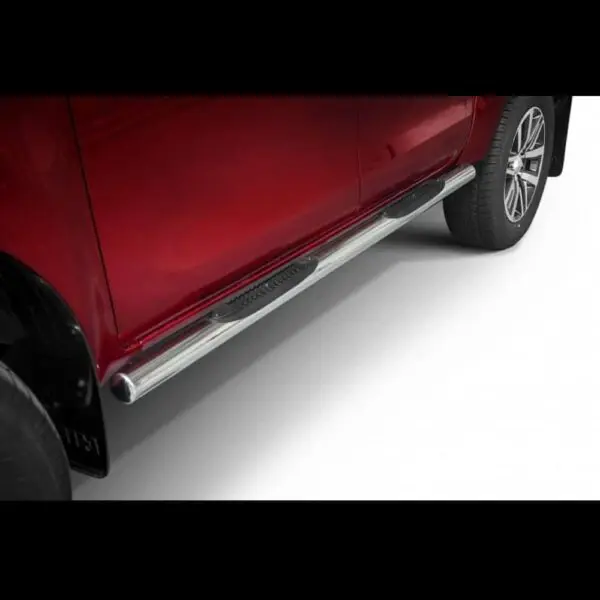 Toyota Hilux 2015 kylkiputket muovisilla askelmilla www.valoraudat.com
